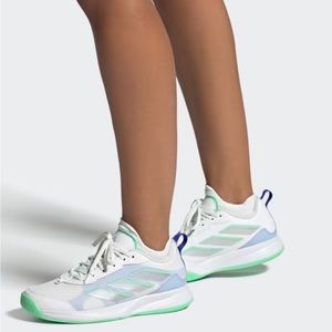 NEW Adidas Avaflash Tennis Shoes 6